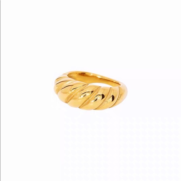 CLOSING SALE! 18K Gold Plated croissant Ring - Picture 8 of 10